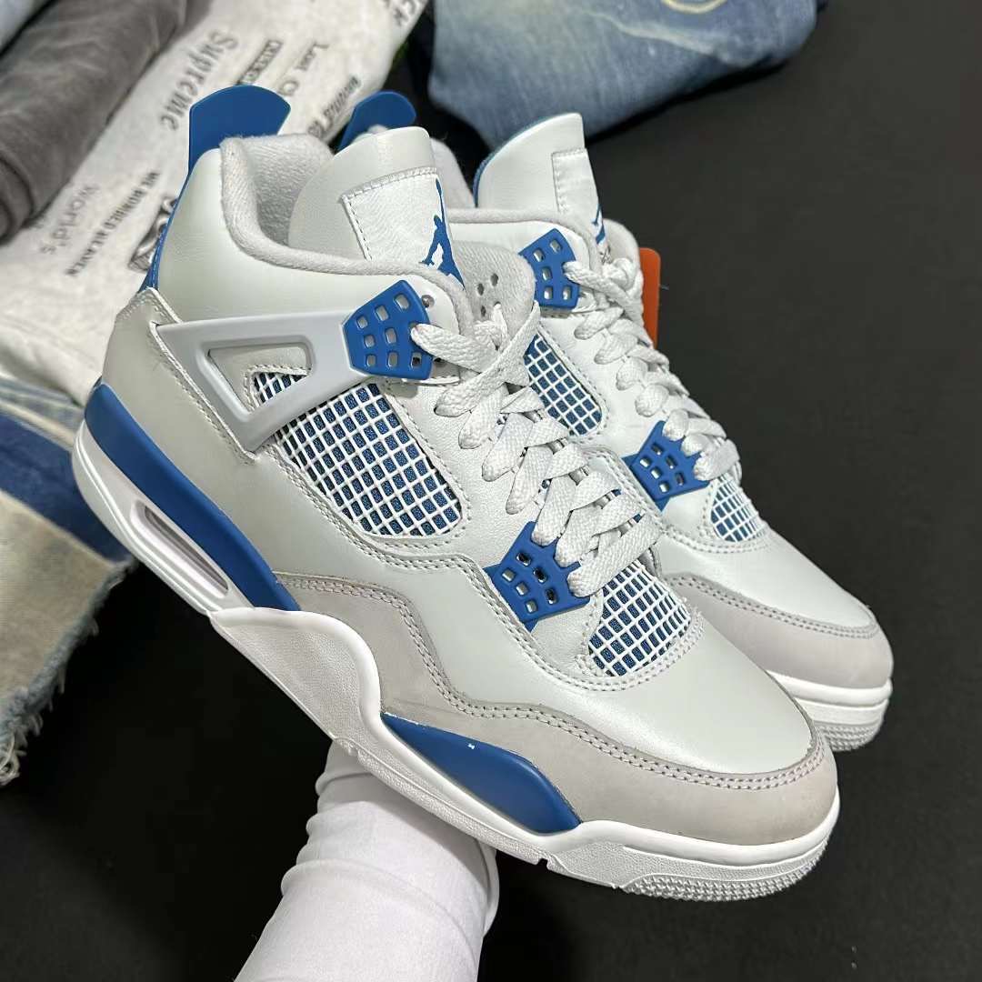 Jordan 4 Military Blue Sneaker